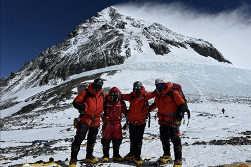 summit-team-2-in-front-of-the-summit-pyramid-before-leaving-camp-4_adj.jpg
