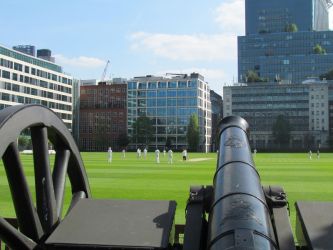 THE HAC Cricket with light gun
